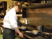 松本・本町通りにスパイスにこだわるカレー店－夜はダイニングカフェに