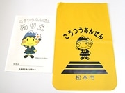 ランドセルカバーに「アルプちゃん」－松本市が新1年生に配布へ