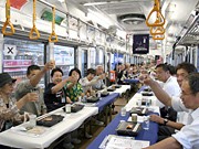松電上高地線で地酒を楽しむ「居酒屋列車」－72人が4社の地酒堪能