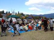 松本で「クラフトピクニック」－ものづくりの過程と思いを見せて伝える