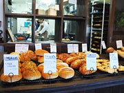 松本・山ろく線沿いに街を見渡せるパン店－素材にこだわり地産地消目指す