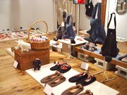松本のギャラリーカフェで服飾雑貨展－古布やアンティークの布使う