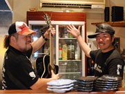 松本・駅前大通りに焼肉店－スタッフの「モノマネ」「熱唱」サービスも