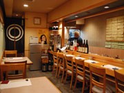 上土通りに居酒屋「もも八」－旬の野菜中心、「ホルモン三兄弟」も