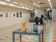 スーパー跡のギャラリー空間で愛媛大生が美術展－学生の利用促進へ