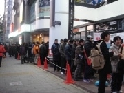 任天堂「Wii」発売、ビックカメラ名古屋駅西店に450人