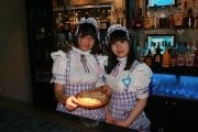 名駅西にメードの手づくりピザ店－男装コスプレバー業態変更で