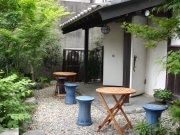 土蔵を改築した和食店の蔵庭をビアガーデンに－期間限定