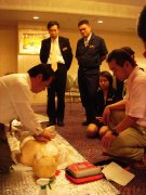 ホテル「キャッスルプラザ」、従業員向けにAED講習会