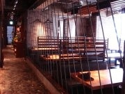 名駅のビジネスホテルに個室重視の串揚げ・鉄板料理店