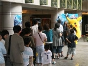 センチュリー豊田ビルにピカチュウ登場－ポケモン映画10周年で