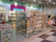 人気イラストレーター、アランジアロンゾの限定キャラバン店