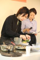 人気料理研究家こうちゃん、宮城の産品を使った料理を披露－物産展で