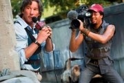 「なりきりジャーナリスト写真」一般公募－名駅の劇場が映画公開で