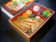 ご当地弁当「ひきずり丼」「どて丼」－名古屋駅の売店で同時発売