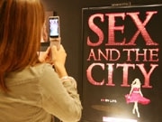 名駅で「セックス・アンド・ザ・シティ」イベント－ファッション再現マネキンも