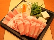 山形の黒豚料理が人気－全国で唯一の「米沢XB」養豚牧場直営店