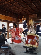 名駅エリアが舞台の自主制作映画、神社で「踊り狂う」シーンを撮影