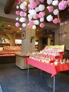 菓子問屋街の老舗・遠州屋が「ひなまつりフェア」－ほのかな思いテーマに