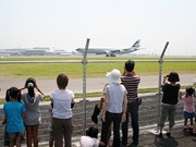 セントレア「滑走路見学ツアー」で降車ポイント新設－間近に離着陸見学