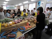 茨城県信用組合のロビーで野菜直売－生産者支援に一役
