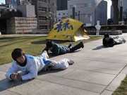 水戸で46日間「ほふく前進」パフォーマンス－未来芸術家・遠藤一郎さん