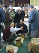全国でも珍しい漆の品評会－4部門で色や粘り気などを審査