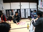 盛岡の町家で「風呂敷包み講座」－「普段使い」でエコライフも提案