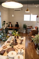 雑貨店と喫茶店を兼ねた「物茶店」、盛岡にオープン－店内の家具も販売