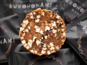 盛岡の洋菓子店が黒米使ったフロランタン－雑穀の消費拡大に一役