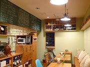 那覇・市場本通りに沖縄食材がメーンのフレンチとワインの店