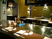 女性スタッフのみのステーキ店が移転リニューアル－個室も設置