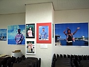 「海のおきなわウエア」写真展－モデルはウミンチュや漁協関係者
