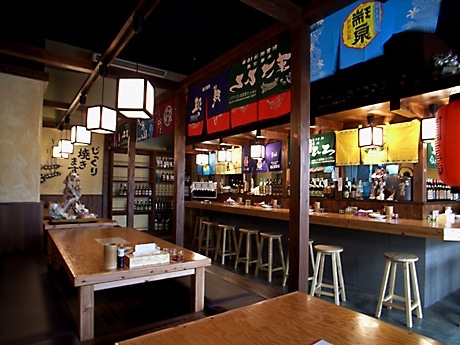 久茂地川沿いに「とん串」メーンの居酒屋－関東風にこだわる