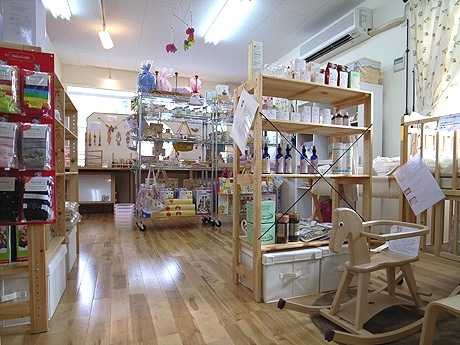 那覇の「木のおもちゃ」専門店、ベビー用品セレクト店へ業務拡大