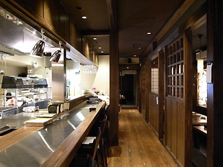 那覇に「鉄板料理」メーンの居酒屋－イベリコ豚ステーキやホッピーも