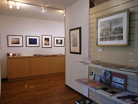 首里の写真用品店で「オリジナルプリント」展－アンセル・アダムスの作品も