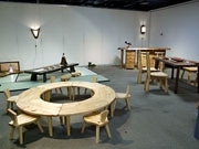 那覇市民ギャラリーで「木工展」－子ども用会議机など30作品展示