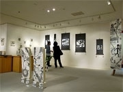 那覇で美術家・伊江隆人さん個展－琉球石灰岩を使った作品など70点展示