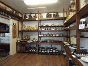 那覇・壺屋やちむん通りに陶芸店－南城市の工房が出店