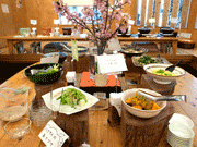 那覇の食堂が「健康朝食バイキング」－朝7時開店、朝採り野菜料理提供