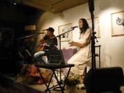 沖縄出身の歌手COCCOさん、アメリカ村でFM802公開生放送