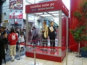 田村正和さんと山下智久さんの等身大フィギュア－心斎橋に出現
