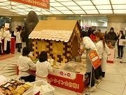 なんばウォークに「お菓子の家」登場－専門学校生らがライブ制作