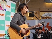 スキマスイッチ・大橋卓弥さん、なんばで新曲披露－生放送出演で
