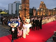 くいだおれ太郎、「ドアラ」と初遭遇－「インディ・ジョーンズ」レッドカーペットで