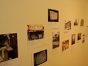 「街角の奇妙な光景」を集めた写真展－南船場のギャラリーで