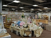 シモジマ、南船場に国内最大規模のブライダルグッズ専門店