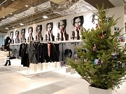 南船場「エルトブ テップ」店内で写真展－NYファッション誌とコラボ
