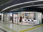 南海難波駅に切符売り場を集約したサービスセンター－アテンダントも常駐